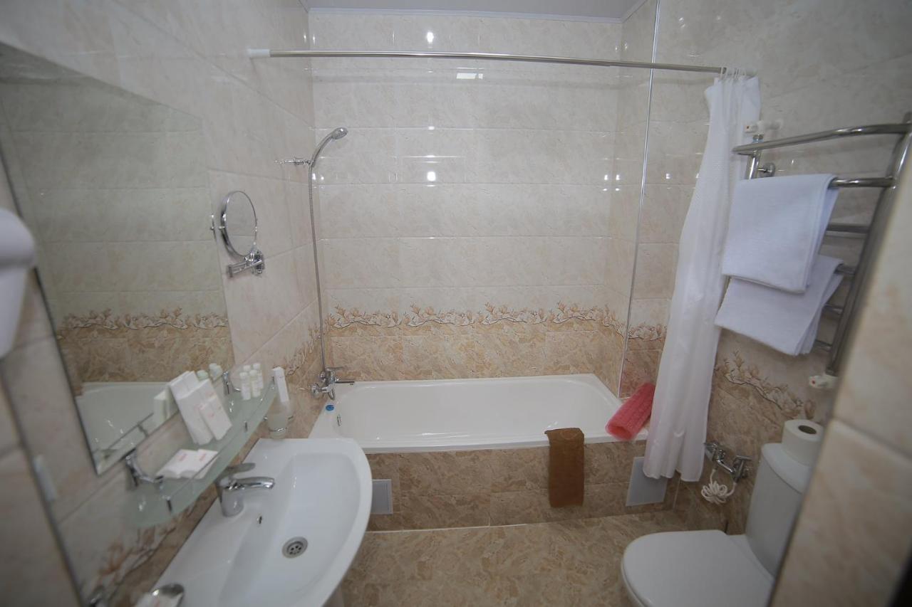 Hotel Asia חיווה מראה חיצוני תמונה
